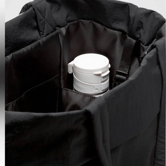 lululemon on my level carry all tote 27.5L - Picture 2 of 4